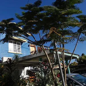 Happytourcairns Sharehouse Hostel