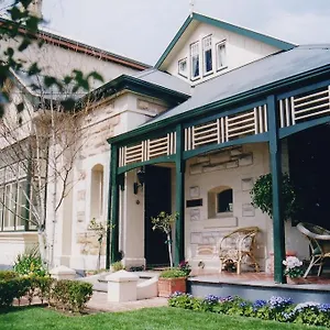 Water Bay Bed & Breakfast